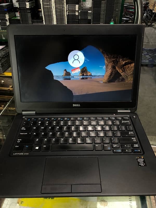 Dell Latitude E7250 2