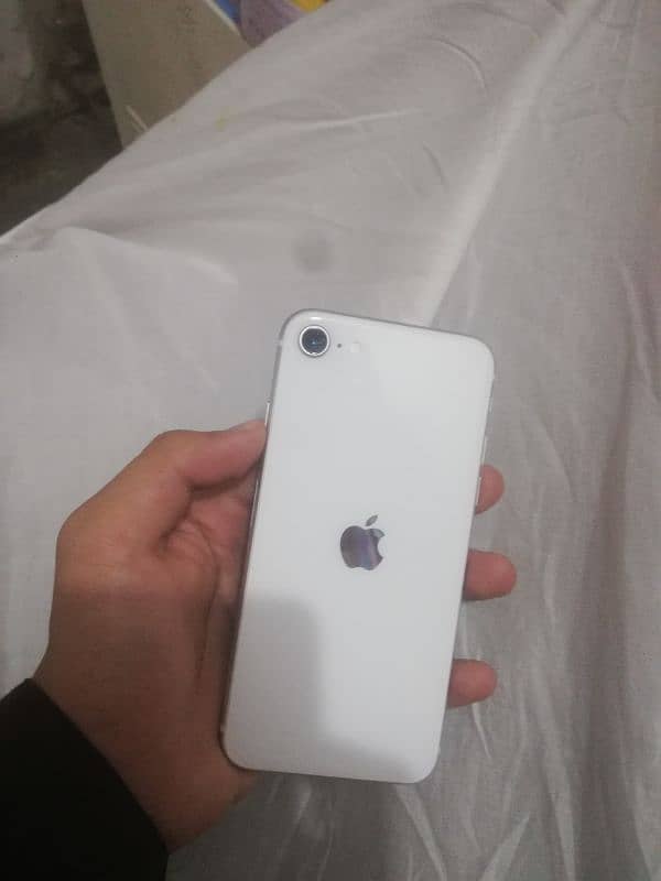 iphone SE 2020 10/10 water pack non pta 0