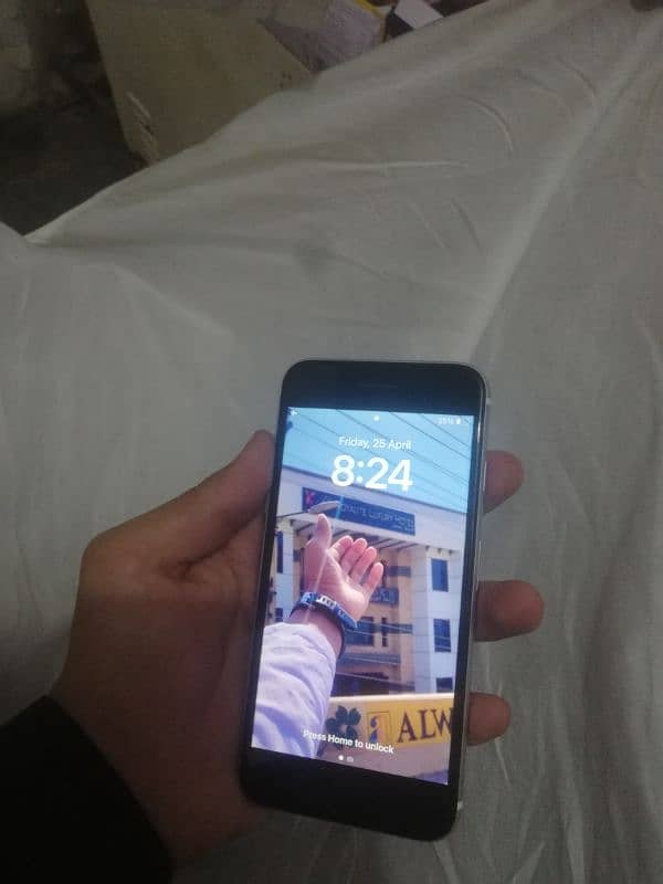 iphone SE 2020 10/10 water pack non pta 1