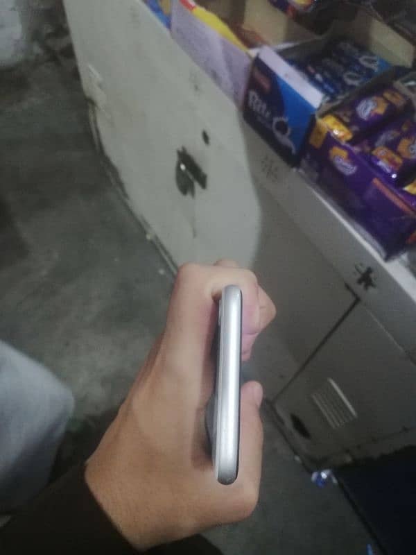iphone SE 2020 10/10 water pack non pta 3