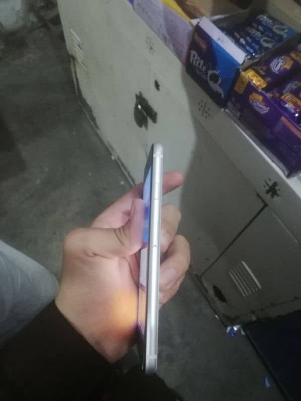 iphone SE 2020 10/10 water pack non pta 4