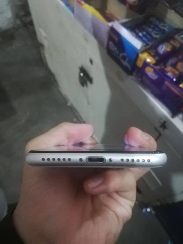 iphone SE 2020 10/10 water pack non pta 5