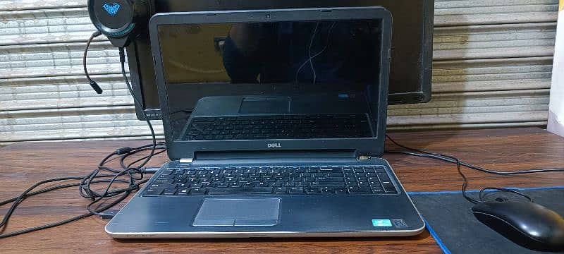 DELL corei7 1tb hard drive and 128 GB ssd installed 0