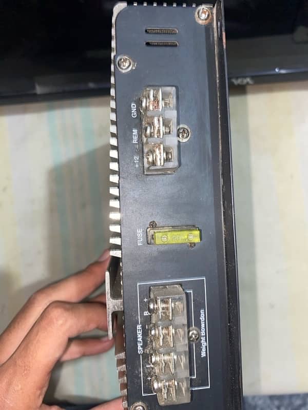 Amplifier 2500 WATTS 2 Channel Power 3