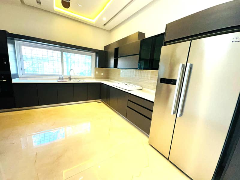 Premium Fittings Branch New House in F-7 Islamabad For Sale 10