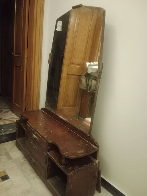dressing table and 02 side tables 0