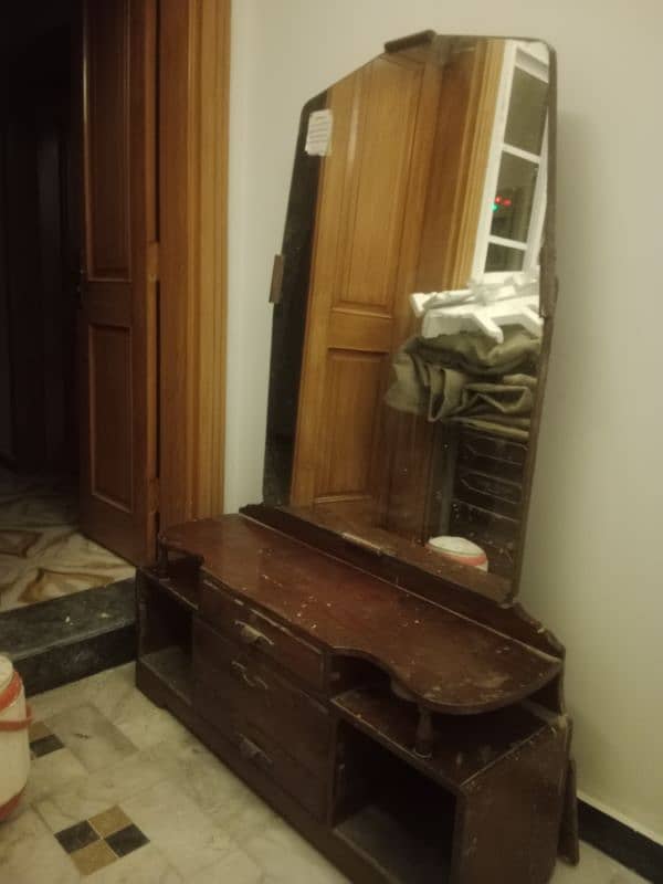 dressing table and 02 side tables 1