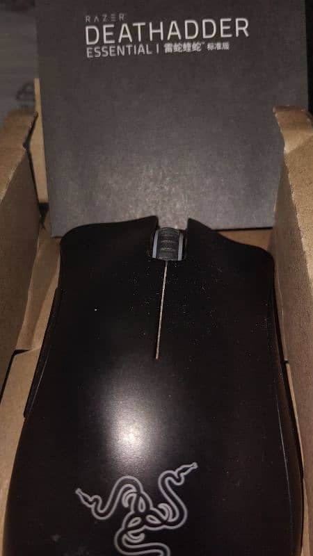 Razer deathadder Essential and Logitec G502 4