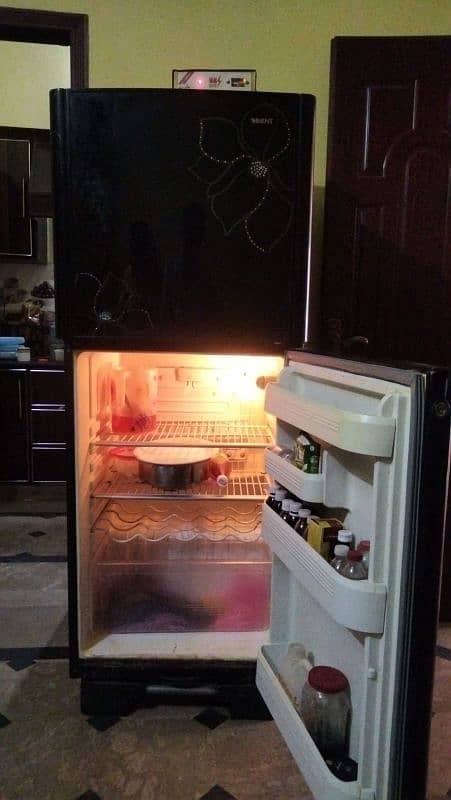 orient medium size refrigerator for sale in good working conditions 0