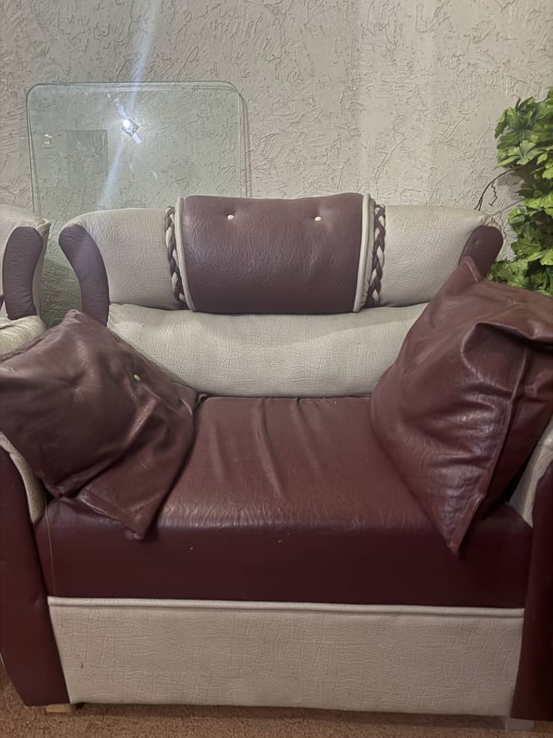 Marron and beige used sofas in good condition 0