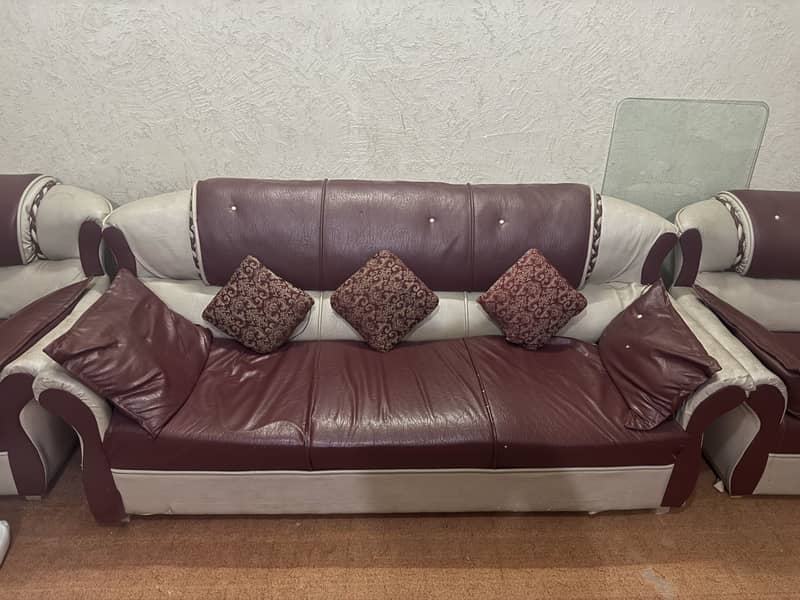 Marron and beige used sofas in good condition 2