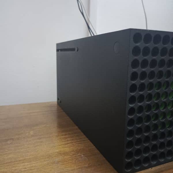 Used Xbox Series X l Excellent Condition l 4k Gamning Beast! 1