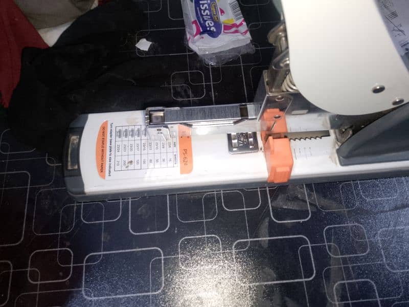 Full Size big stapler for biding along with pins 1