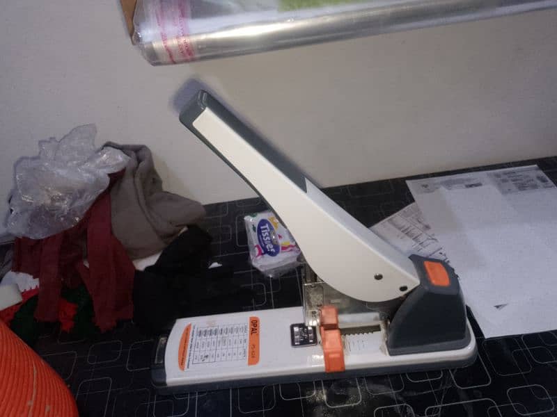 Full Size big stapler for biding along with pins 2