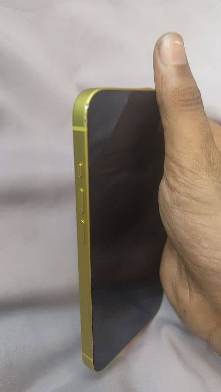 iPhone 14 4