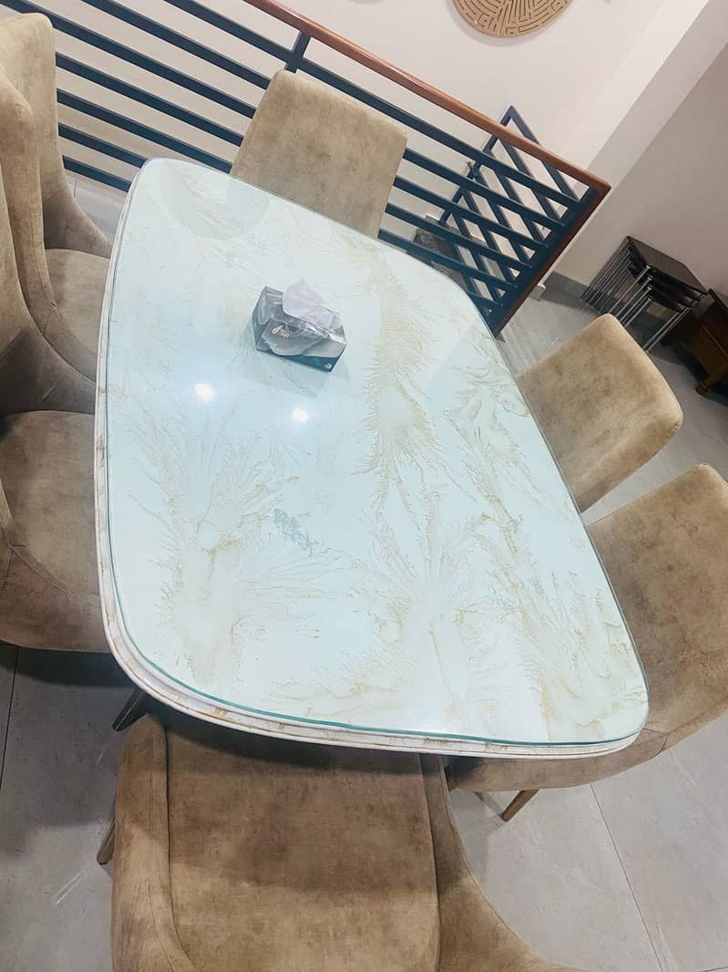 Dining table from renown brand of Peshawar. Next home. 0