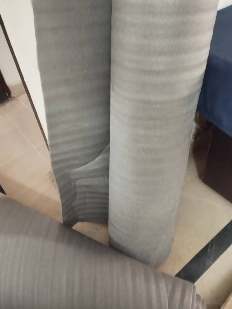 Office chairs, center table, and carpet for sale 0