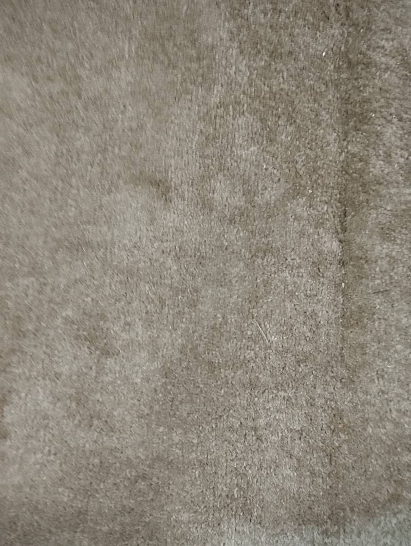 Office chairs, center table, and carpet for sale 2
