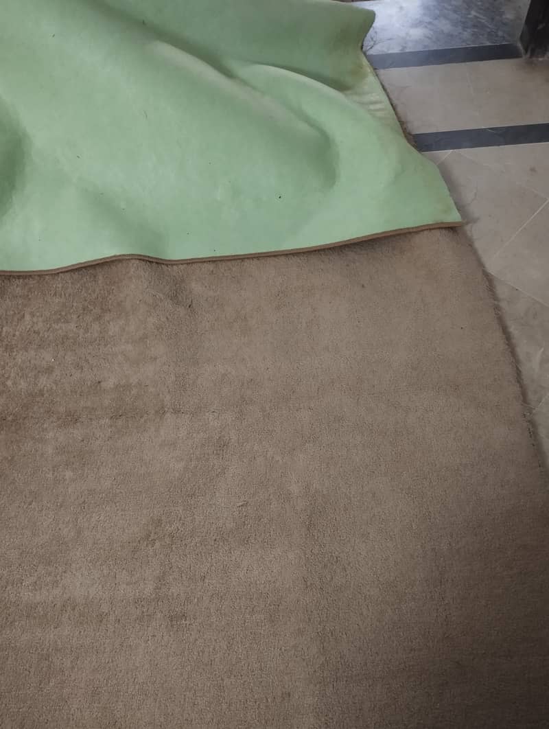 Office chairs, center table, and carpet for sale 4