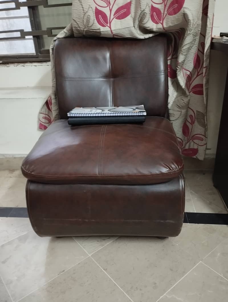 Office chairs, center table, and carpet for sale 10