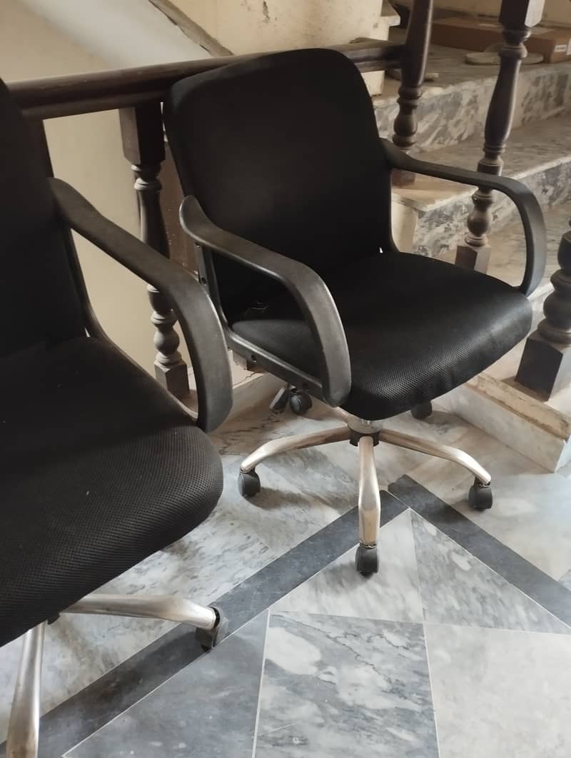 Office chairs, center table, and carpet for sale 11
