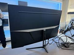 32 inches 4k cruved moniter