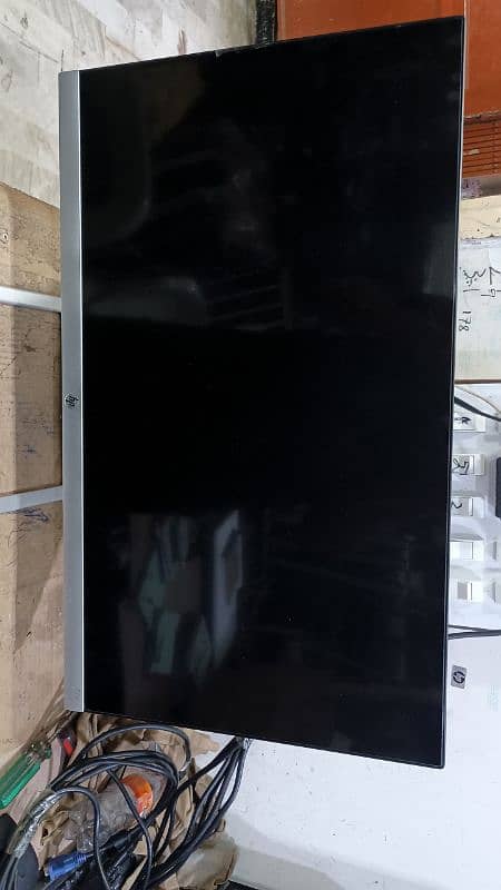 HP 27 inches IPS Borderless LED Monitor 0