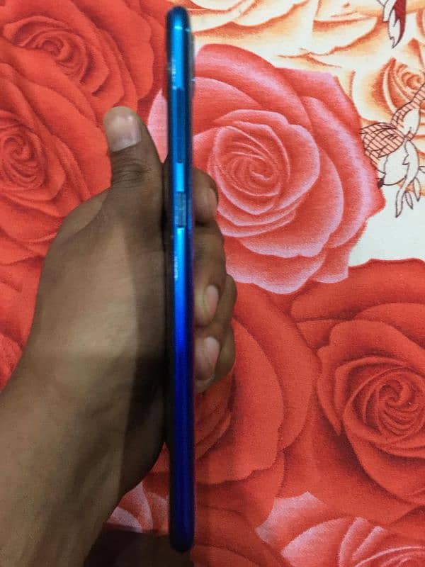 Huawei mobile 4.128 balue colours without box and charger 3