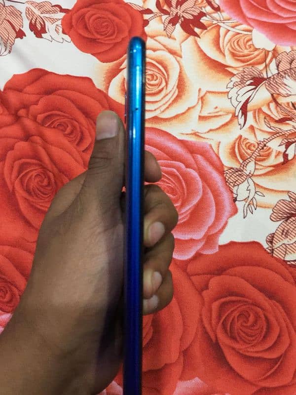 Huawei mobile 4.128 balue colours without box and charger 4