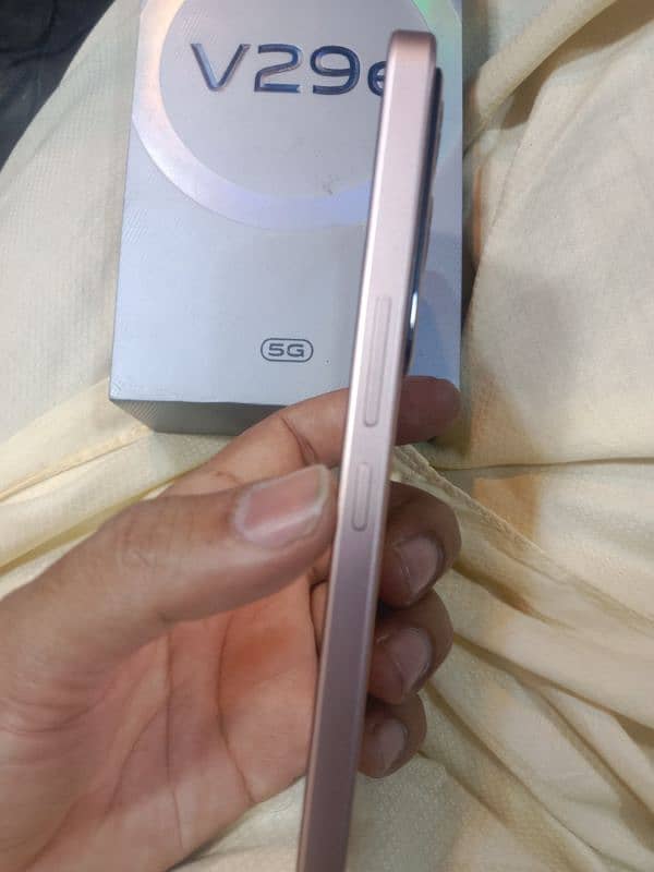 Vivo V29e 8gb 256gb finger display dual sim 3