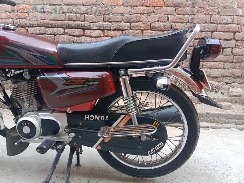 Honda CG 125 22/23 model Lush condition 4