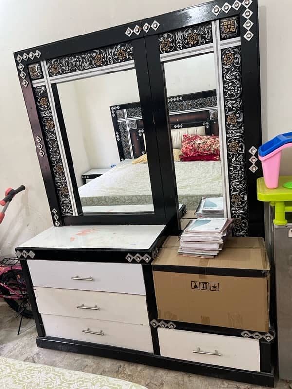 Bed set two side tables  with mattress and dressing table 3