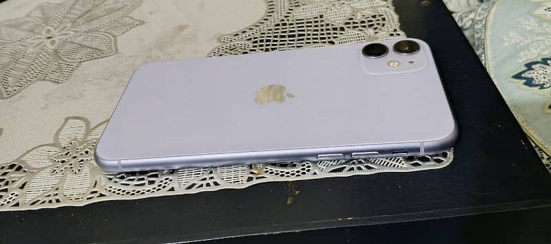 iphone 11 64gb 10/10 condition 3