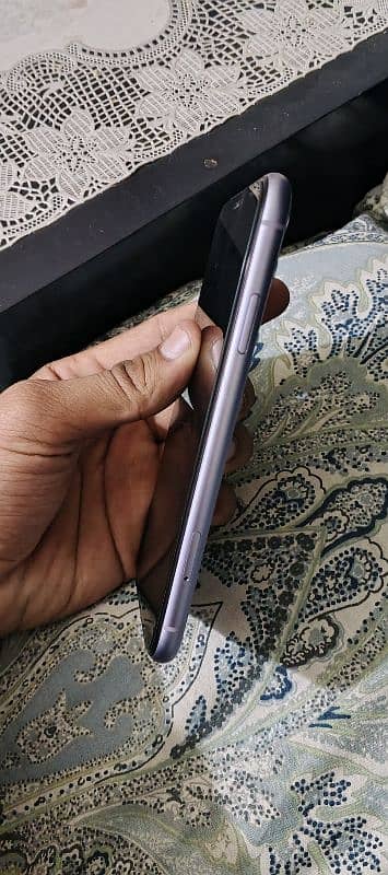 iphone 11 64gb 10/10 condition 4