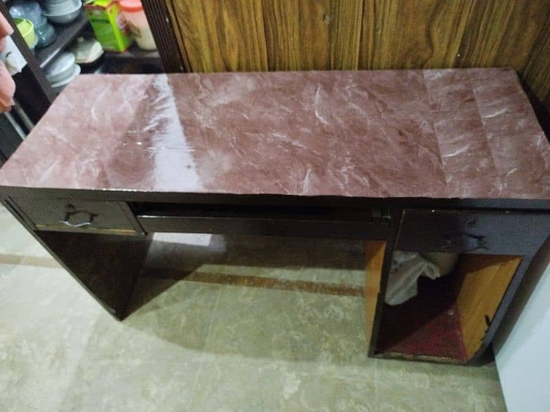 A good quality study table and chair is ready to sell 0