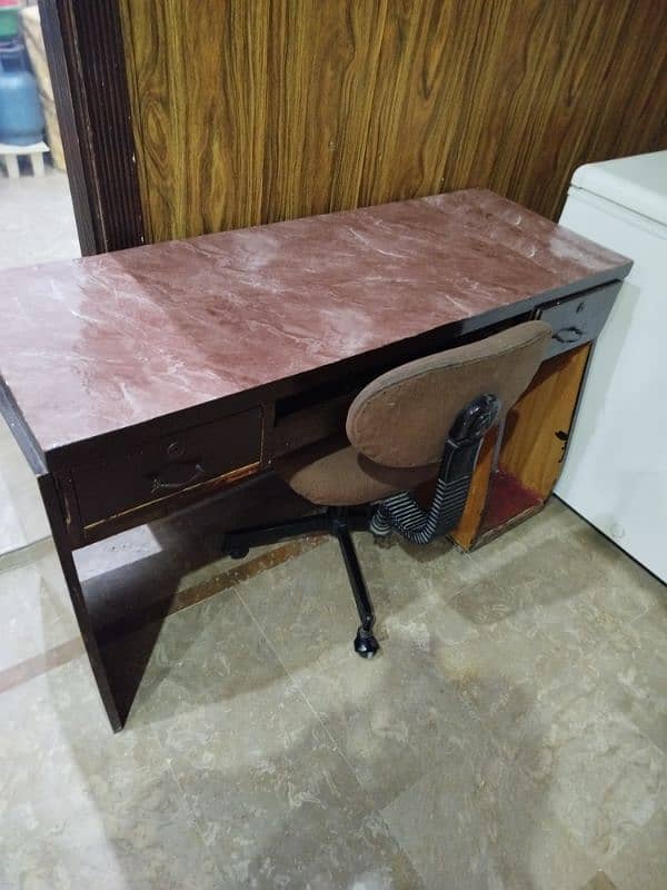A good quality study table and chair is ready to sell 3