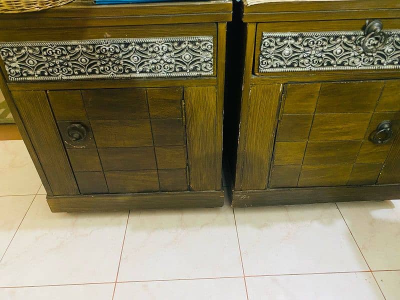 aesthetic side tables +bed for sale without mattress 1