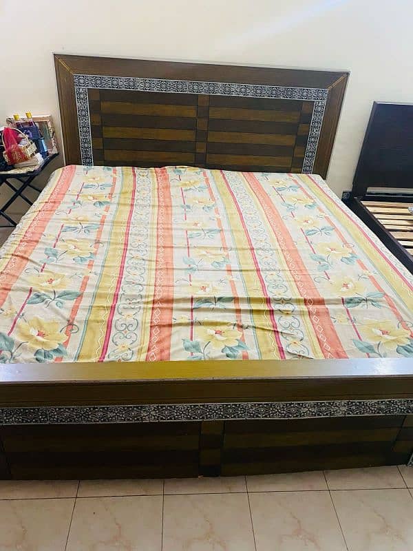 aesthetic side tables +bed for sale without mattress 3