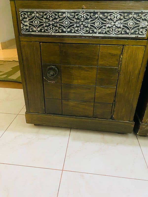aesthetic side tables +bed for sale without mattress 4