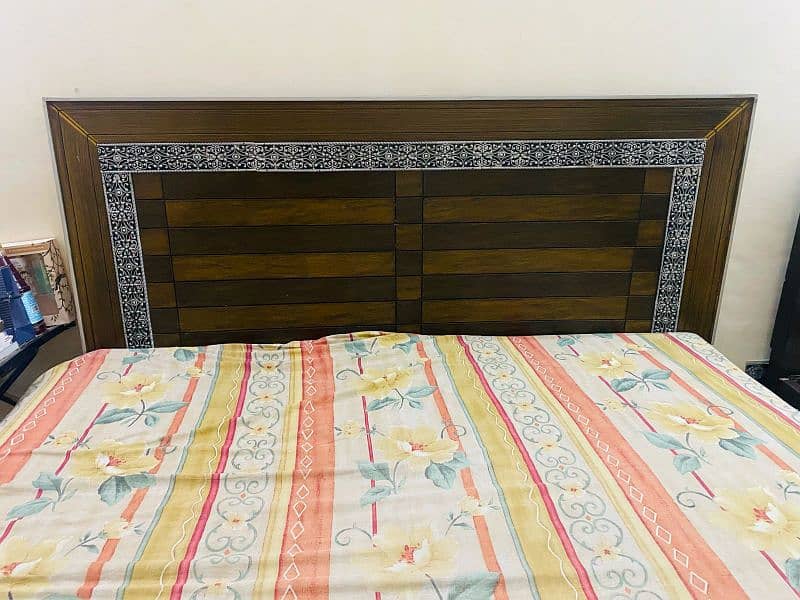 aesthetic side tables +bed for sale without mattress 5