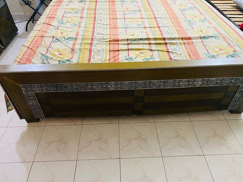 aesthetic side tables +bed for sale without mattress 6