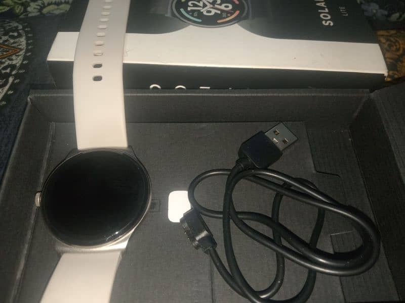 smart health tracking watch 1