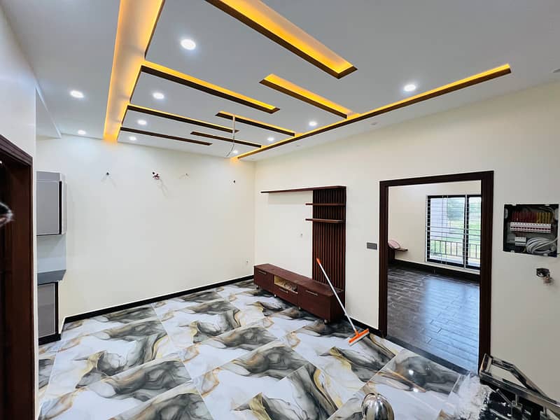 5.4 Marla Beautiful Marden Design House For Sale in D-Block 6