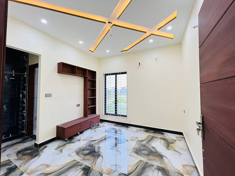 5.4 Marla Beautiful Marden Design House For Sale in D-Block 8