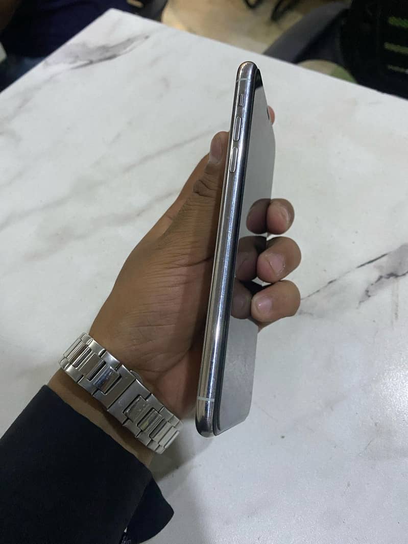 Iphone 11 pro max 6