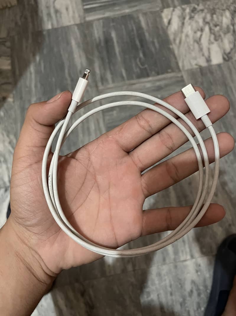 iPhone 14 pro cable 1