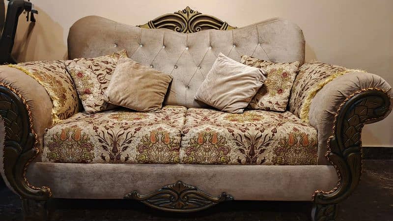 7 seater sofa set for sale, in perfect condition, with 13 cushions 0