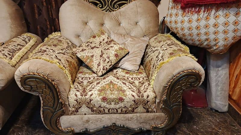 7 seater sofa set for sale, in perfect condition, with 13 cushions 1