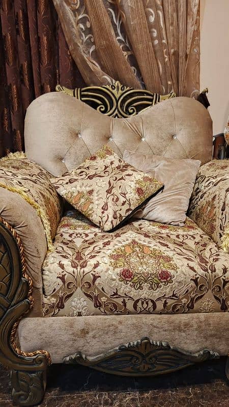 7 seater sofa set for sale, in perfect condition, with 13 cushions 2
