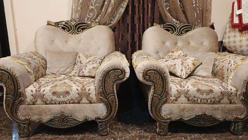 7 seater sofa set for sale, in perfect condition, with 13 cushions 3